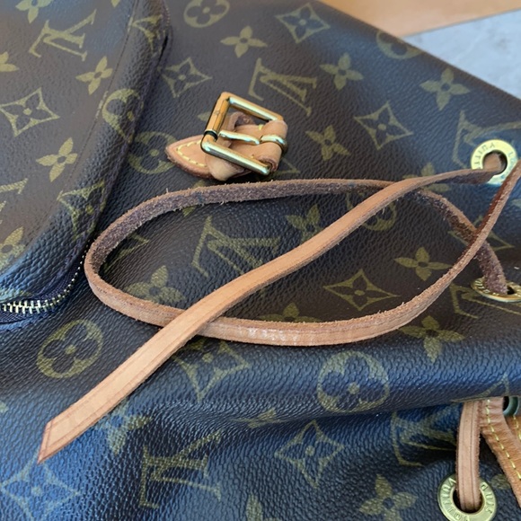 Beautiful Louis Vuitton Montsouris MM Backpack - Picture 13 of 16